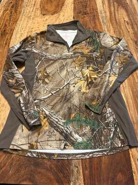 Game Winner Ladies Realtree Xtra Camo 1/4 Zip Pullover Size M
